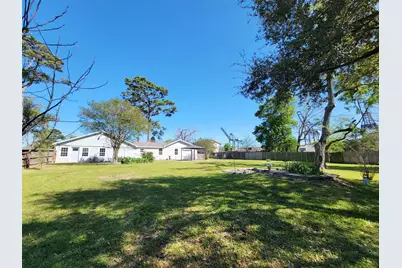 519 N Shady Lane, La Porte, TX 77571 - Photo 2