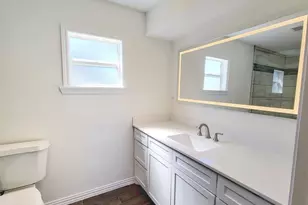 519 N Shady Ln, La Porte, TX 77571 - Photo 8