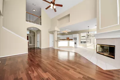 323 N Esplanade Lane, Stafford, TX 77477 - Photo 8