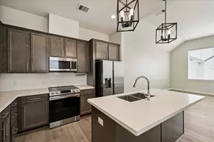 2215 Penny Derrick Ln, Houston, TX 77055 - Photo 2
