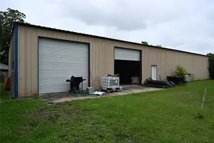 224 E Main St, Clute, TX 77531 - Photo 6
