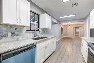 205 Morningside Dr, Friendswood, TX 77546 - Photo 8