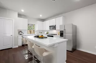 12175 Ridge Top Dr, Conroe, TX 77304 - Photo 2