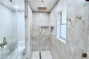 7146 Bayou Forest Dr, Houston, TX 77088 - Photo 12