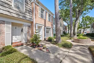 1425 Springrock Ln, Houston, TX 77055 - Photo 2