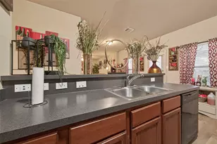 13 N Heritage Oaks Dr, Texas City, TX 77591 - Photo 4