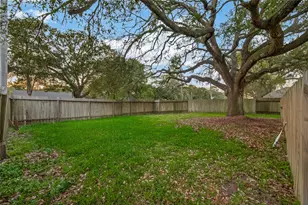 13 N Heritage Oaks Dr, Texas City, TX 77591 - Photo 24