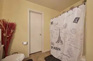 13 N Heritage Oaks Dr, Texas City, TX 77591 - Photo 16