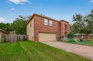 13 N Heritage Oaks Dr, Texas City, TX 77591 - Photo 2