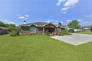 2204 Airline Dr, Friendswood, TX 77546 - Photo 6