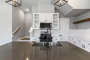8475 Berry Brush Ln, Houston, TX 77022 - Photo 10