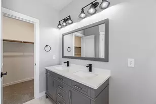8475 Berry Brush Ln, Houston, TX 77022 - Photo 18