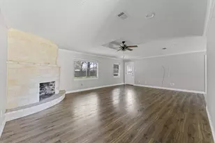 2702 Crowell Ln, Baytown, TX 77521 - Photo 6