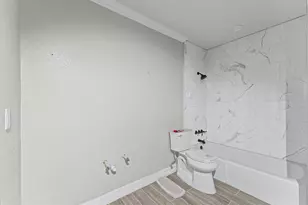 2702 Crowell Ln, Baytown, TX 77521 - Photo 14