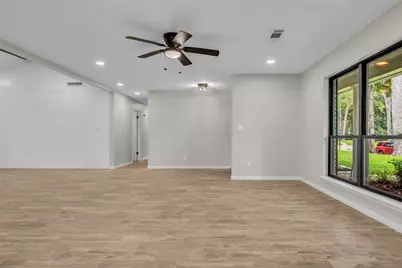 10006 Candlewood Drive, Houston, TX 77042 - Photo 16