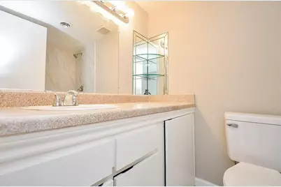1950 Spenwick Drive #302, Houston, TX 77055 - Photo 12
