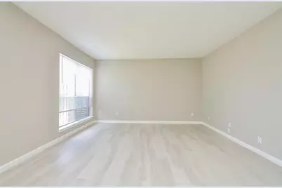1950 Spenwick Drive #302, Houston, TX 77055 - Photo 8