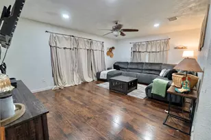 508 Clear Lake Rd, Highlands, TX 77562 - Photo 4