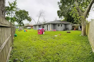 508 Clear Lake Rd, Highlands, TX 77562 - Photo 22