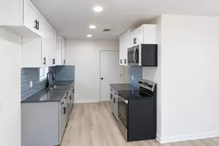 829 Canfield St, Liberty, TX 77575 - Photo 18