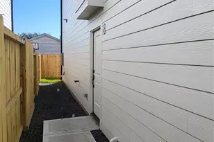 1033 North Ln Ln, Houston, TX 77088 - Photo 4