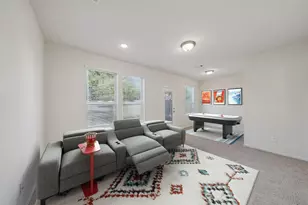 8604 Hollyoaks Creek Ln, Houston, TX 77063 - Photo 10