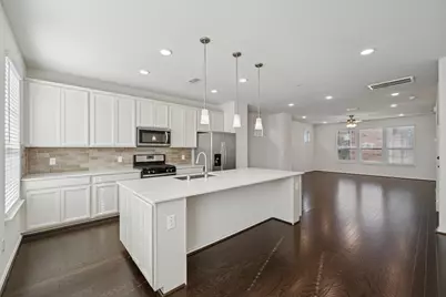 8604 Hollyoaks Creek Lane, Houston, TX 77063 - Photo 12