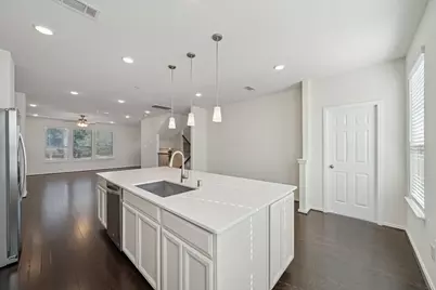 8604 Hollyoaks Creek Lane, Houston, TX 77063 - Photo 14