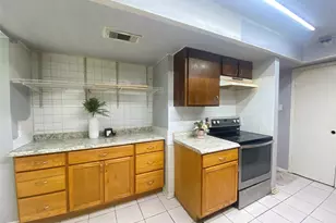 7913 Grove Ridge Dr, Houston, TX 77061 - Photo 10