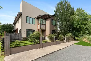 815 E 27th St, Houston, TX 77009 - Photo 2