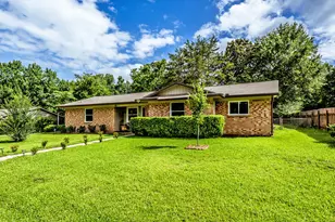 2202 Easley Cir, Huntsville, TX 77320 - Photo 2
