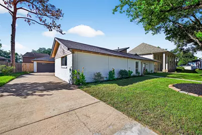 3006 Golden Hills Lane, Missouri City, TX 77459 - Photo 2