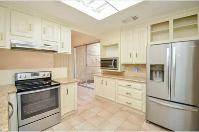 44 Bayou Pointe Drive, Houston, TX 77063 - Photo 18