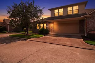1526 Village Townhome Dr, Pasadena, TX 77504 - Photo 4