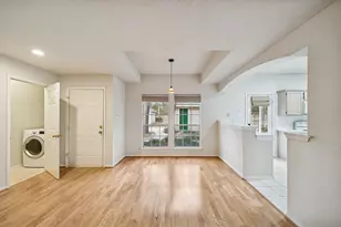 150 N Magnolia Pond Pl, The Woodlands, TX 77381 - Photo 2