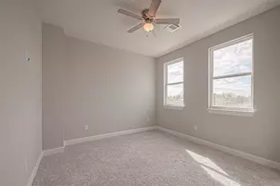 4748 Mallow Street E, Houston, TX 77033 - Photo 38
