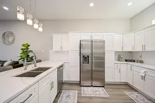 4748 Mallow Street E, Houston, TX 77033 - Photo 6
