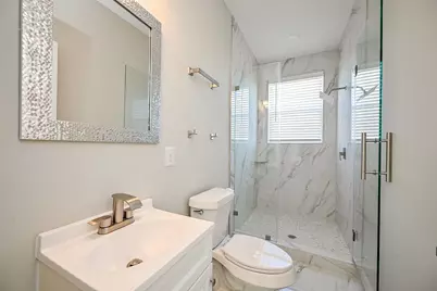 4748 Mallow Street E, Houston, TX 77033 - Photo 18