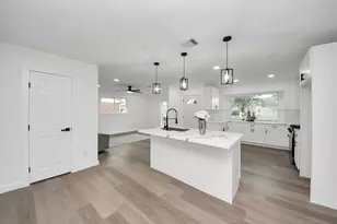 101 Talisman St, Lake Jackson, TX 77566 - Photo 10