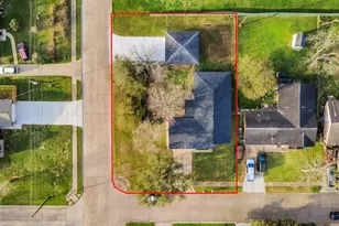 101 Talisman St, Lake Jackson, TX 77566 - Photo 4