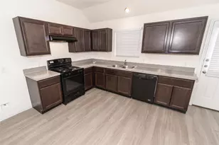5511 Latta Plantation, Katy, TX 77449 - Photo 2
