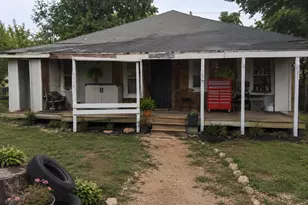 1910 St Louis St, Gatesville, TX 76528 - Photo 1
