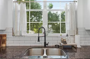 870 Fisher St, Houston, TX 77018 - Photo 24