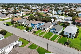 4110 Ave T 1/2, Galveston, TX 77550 - Photo 32