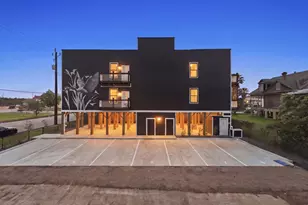 715 28th St, Galveston, TX 77550 - Photo 2