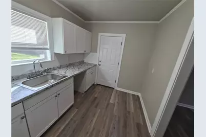 805 17th Ave N W, Texas City, TX 77590 - Photo 4