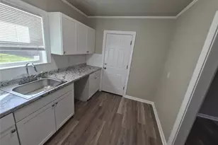 805 17th Ave N W, Texas City, TX 77590 - Photo 4