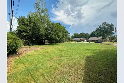 611 Lakeview Drive, Sugar Land, TX 77498 - Photo 2