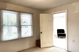 1828 W Mill Street SW, New Braunfels, TX 78130 - Photo 4