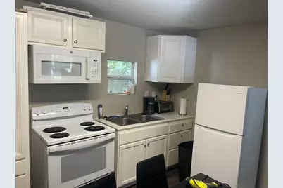 918 Maple Street, Clute, TX 77531 - Photo 8